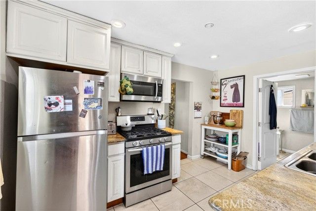 614 N Shelton, Santa Ana, CA 92703