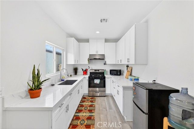 614 N Shelton, Santa Ana, CA 92703