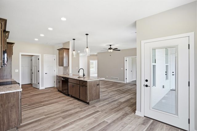 1044 STONEHAVEN DR, Boonville, MO 65233