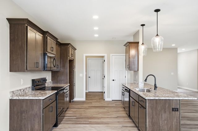 1044 STONEHAVEN DR, Boonville, MO 65233