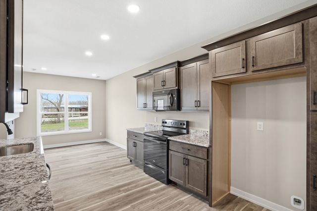 1044 STONEHAVEN DR, Boonville, MO 65233