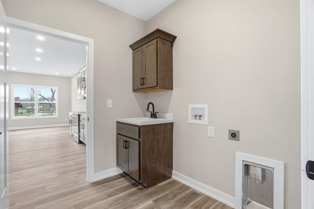 1044 STONEHAVEN DR, Boonville, MO 65233