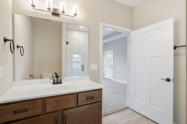 1044 STONEHAVEN DR, Boonville, MO 65233