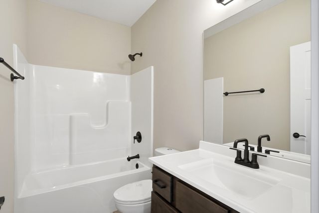 1044 STONEHAVEN DR, Boonville, MO 65233