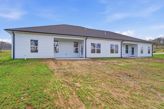 1044 STONEHAVEN DR, Boonville, MO 65233