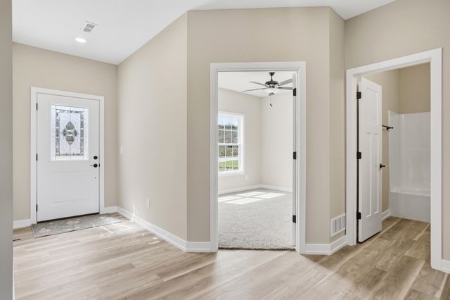 1044 STONEHAVEN DR, Boonville, MO 65233