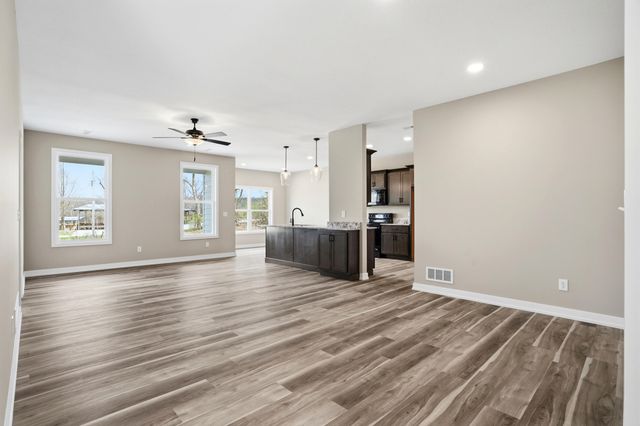 1044 STONEHAVEN DR, Boonville, MO 65233