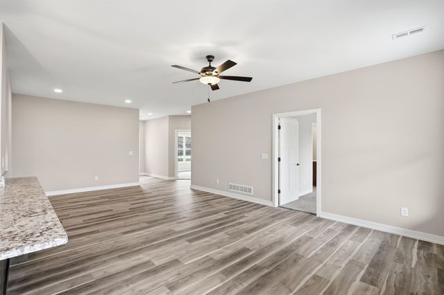 1044 STONEHAVEN DR, Boonville, MO 65233