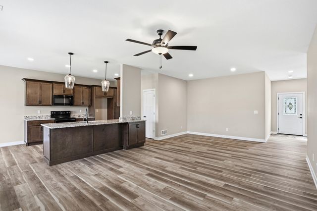 1044 STONEHAVEN DR, Boonville, MO 65233