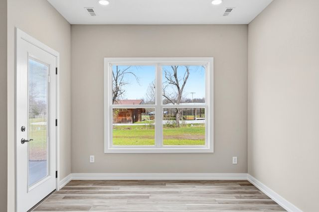 1044 STONEHAVEN DR, Boonville, MO 65233