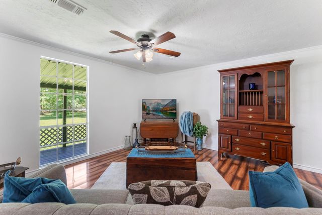 41 Hall Drive N, Montgomery, TX 77316