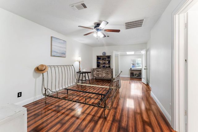 41 Hall Drive N, Montgomery, TX 77316