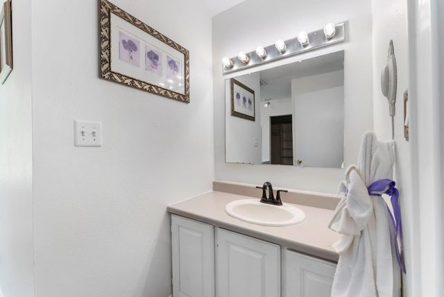 41 Hall Drive N, Montgomery, TX 77316