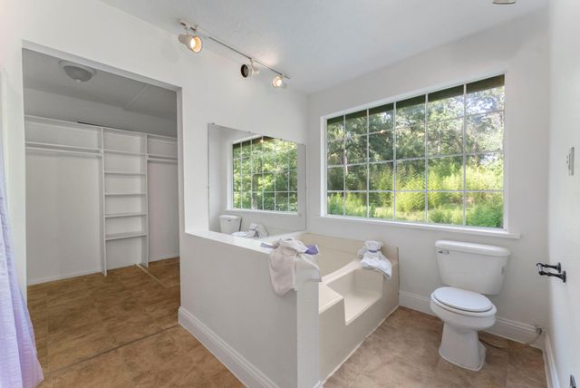 41 Hall Drive N, Montgomery, TX 77316