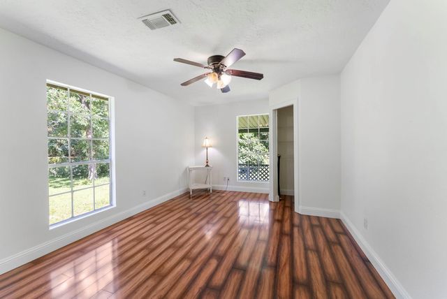 41 Hall Drive N, Montgomery, TX 77316