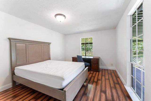 41 Hall Drive N, Montgomery, TX 77316