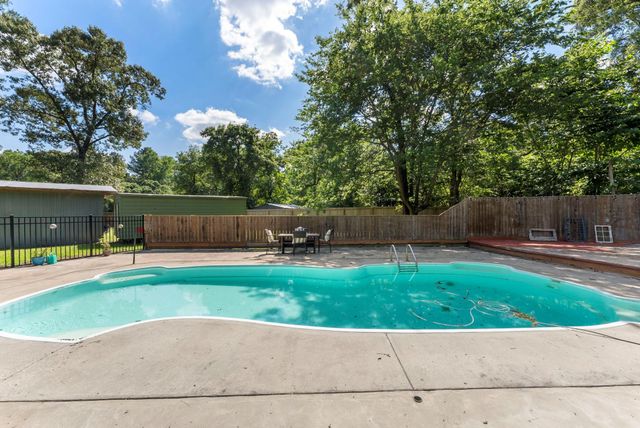 41 Hall Drive N, Montgomery, TX 77316