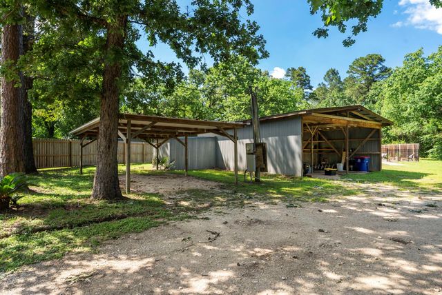 41 Hall Drive N, Montgomery, TX 77316