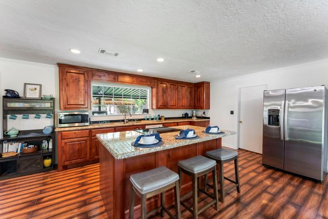 41 Hall Drive N, Montgomery, TX 77316