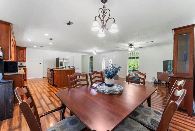 41 Hall Drive N, Montgomery, TX 77316