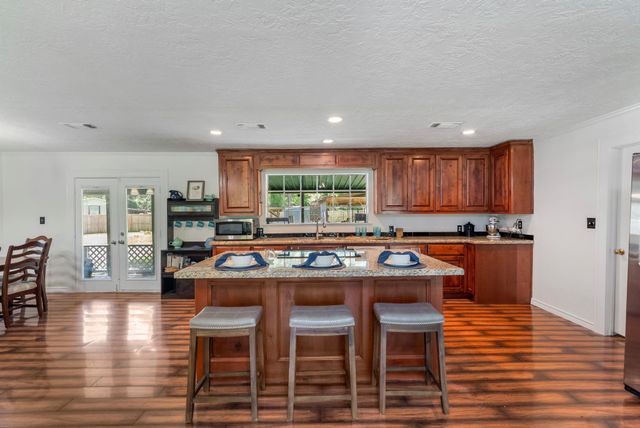 41 Hall Drive N, Montgomery, TX 77316