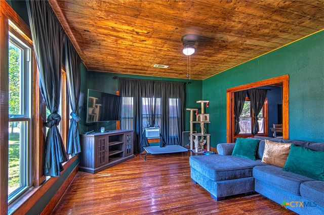 407 8th Street, Moody, TX 76557