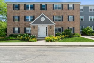 152 E Winchester Road D, Libertyville, IL 60048