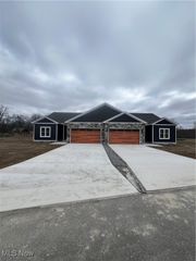 8721 Harvest Glenn Trail 21, Poland, OH 44514