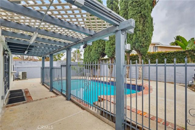 18102 Hatteras, Tarzana, CA 91356