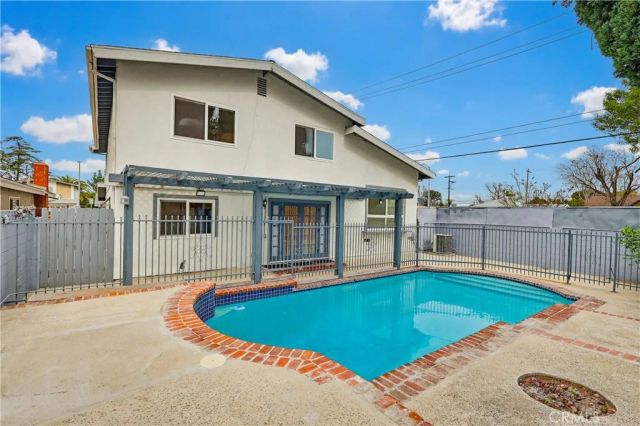 18102 Hatteras, Tarzana, CA 91356