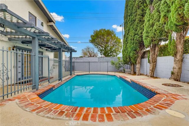 18102 Hatteras, Tarzana, CA 91356