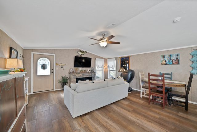 130 Firefly Drive, Springtown, TX 76082