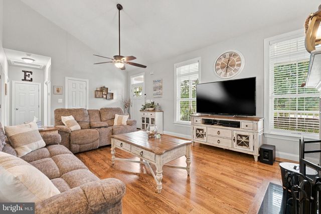 9813 CREST HILL RD, Marshall, VA 20115