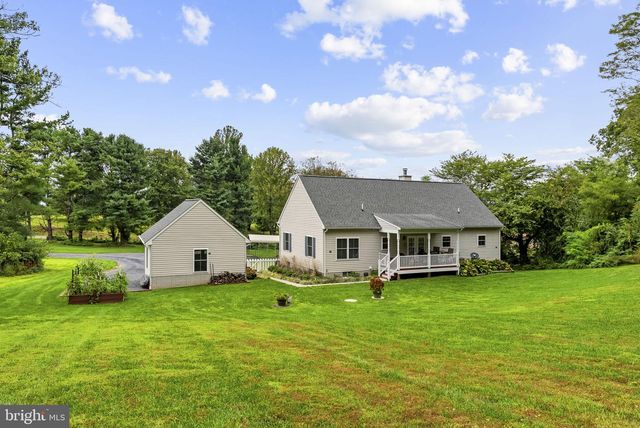 9813 CREST HILL RD, Marshall, VA 20115