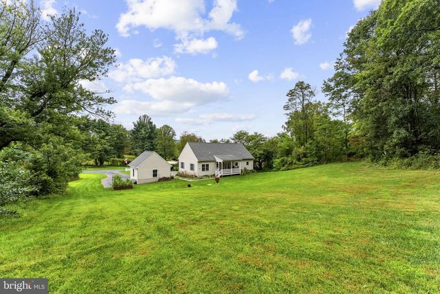 9813 CREST HILL RD, Marshall, VA 20115