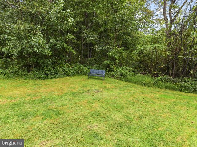 9813 CREST HILL RD, Marshall, VA 20115