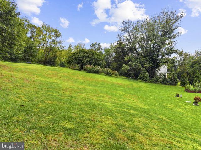 9813 CREST HILL RD, Marshall, VA 20115