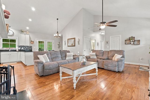 9813 CREST HILL RD, Marshall, VA 20115