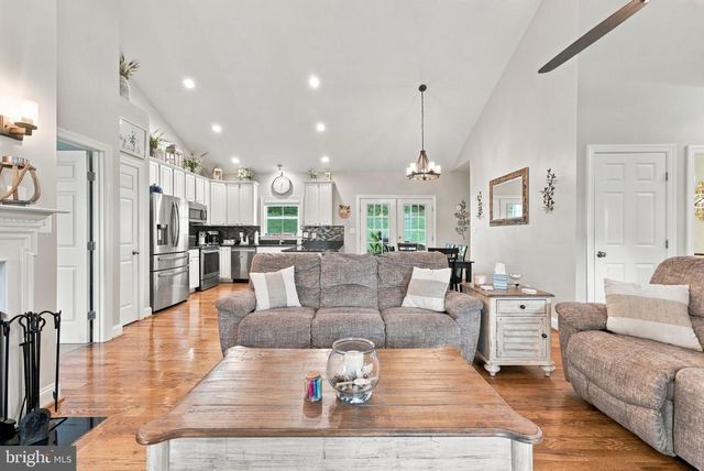 9813 CREST HILL RD, Marshall, VA 20115