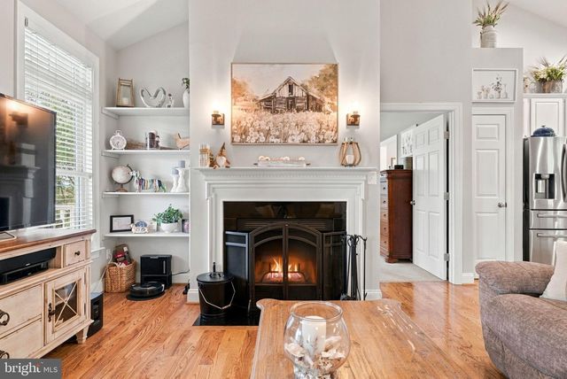 9813 CREST HILL RD, Marshall, VA 20115