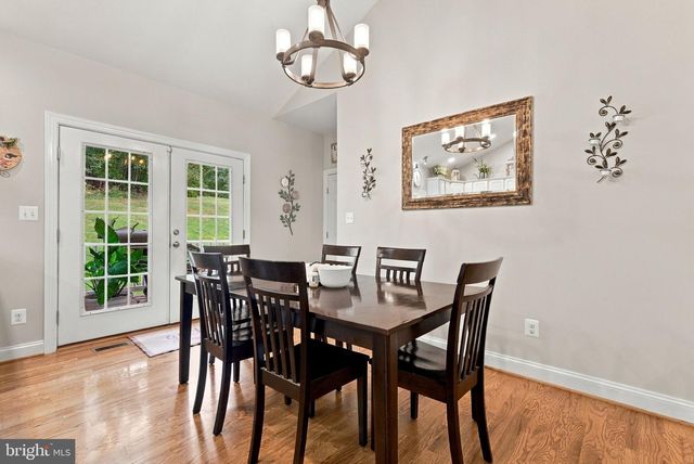 9813 CREST HILL RD, Marshall, VA 20115