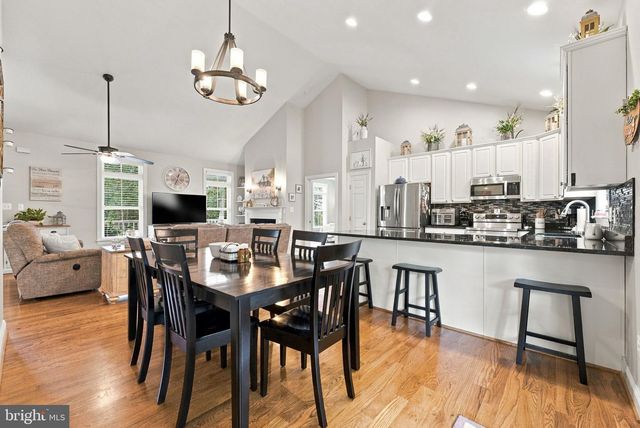 9813 CREST HILL RD, Marshall, VA 20115