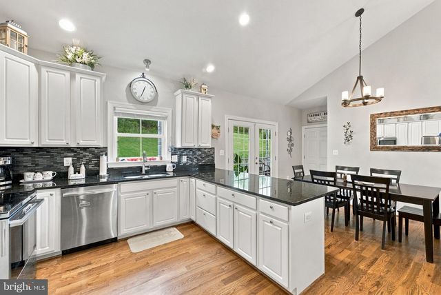 9813 CREST HILL RD, Marshall, VA 20115