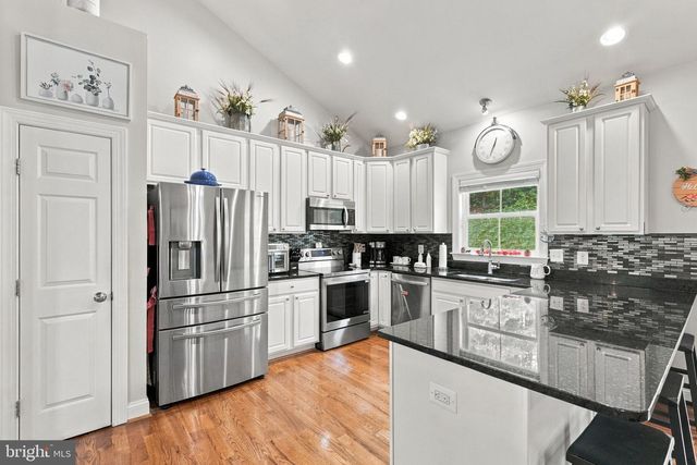 9813 CREST HILL RD, Marshall, VA 20115