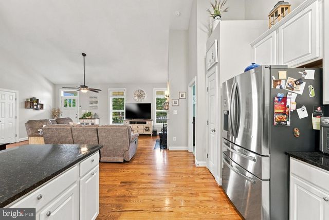 9813 CREST HILL RD, Marshall, VA 20115