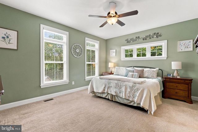 9813 CREST HILL RD, Marshall, VA 20115