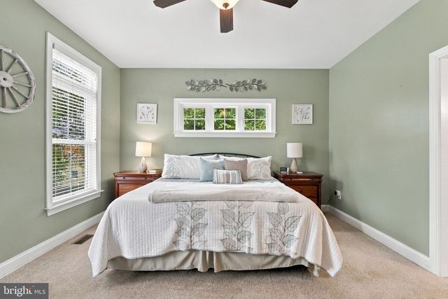 9813 CREST HILL RD, Marshall, VA 20115