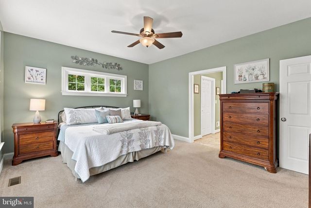 9813 CREST HILL RD, Marshall, VA 20115
