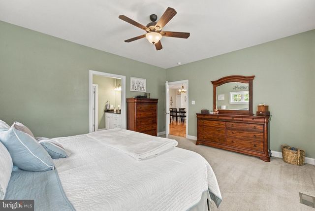 9813 CREST HILL RD, Marshall, VA 20115