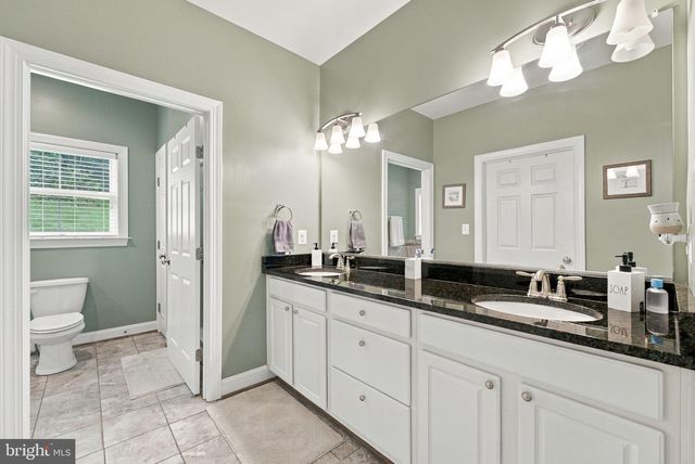9813 CREST HILL RD, Marshall, VA 20115